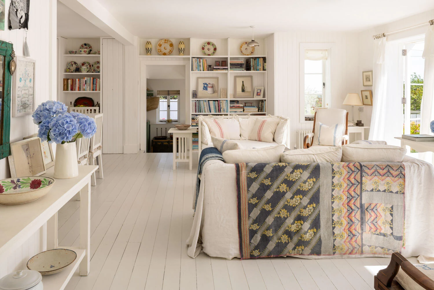 White living room with open shelving