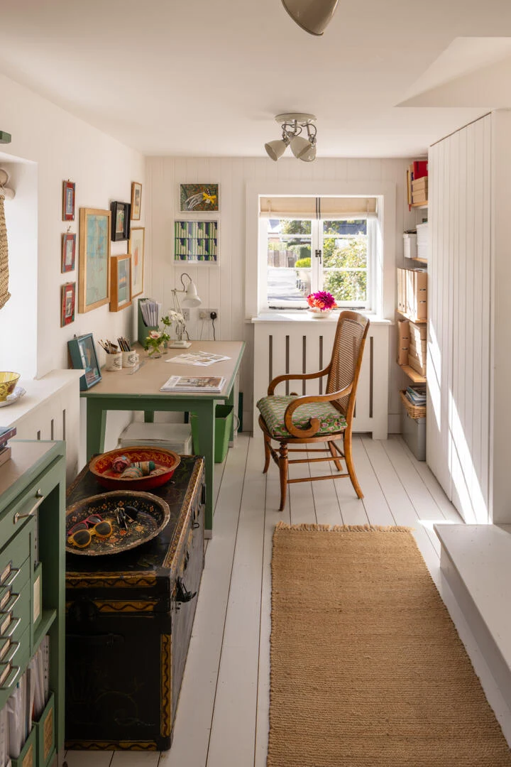 Side room and transition into the white interior